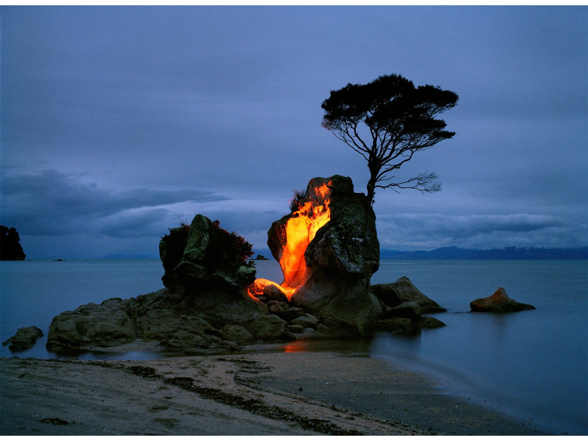 TO PLAY WITH FIRE, NEUSEELAND