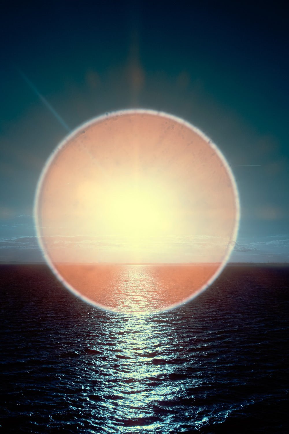 SUN HALO: PLAY OF LIGHT OVER OCEAN WAVES, DEUTSCHLAND